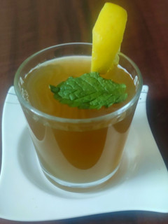 ஃப்ரஷ் புதினா டீ (Fresh Mint Tea) செய்முறை முக்கிய புகைப்படம்