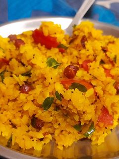कांदा पोहा (Kanda poha recipe in hindi) रेसिपी मुख्य फोटो
