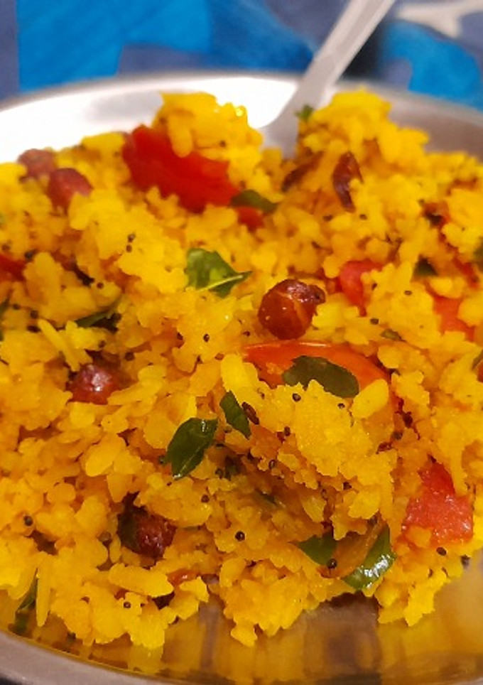 कांदा पोहा (Kanda poha recipe in hindi) रेसिपी मुख्य फोटो