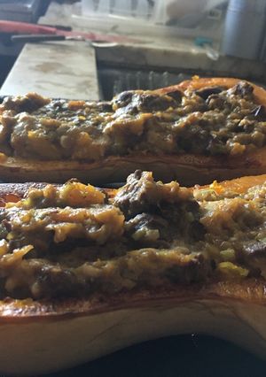 Una foto de Calabaza rellena de carne y puerro