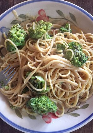 Una foto de Spaghetti con brócolis