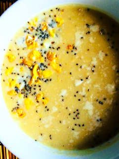 Una foto de Crema de puerro, nueces y parmesano