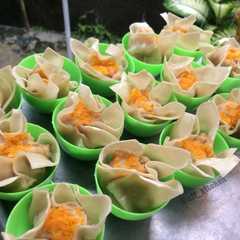 A picture of Siomay ayam.