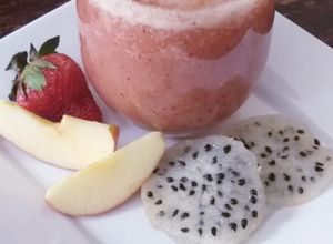 Una foto de Licuado de Pitahaya, Frutilla y Manzana