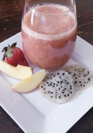 Una foto de Licuado de Pitahaya, Frutilla y Manzana