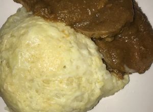 Una foto de Carne en posta agridulce con puré semi gratinado
