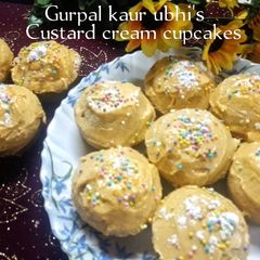 A picture of Custard cream cupcakes 🧁.