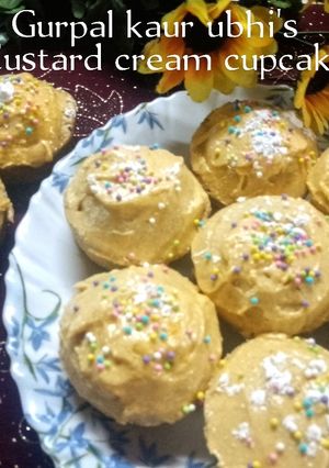 A picture of Custard cream cupcakes 🧁.