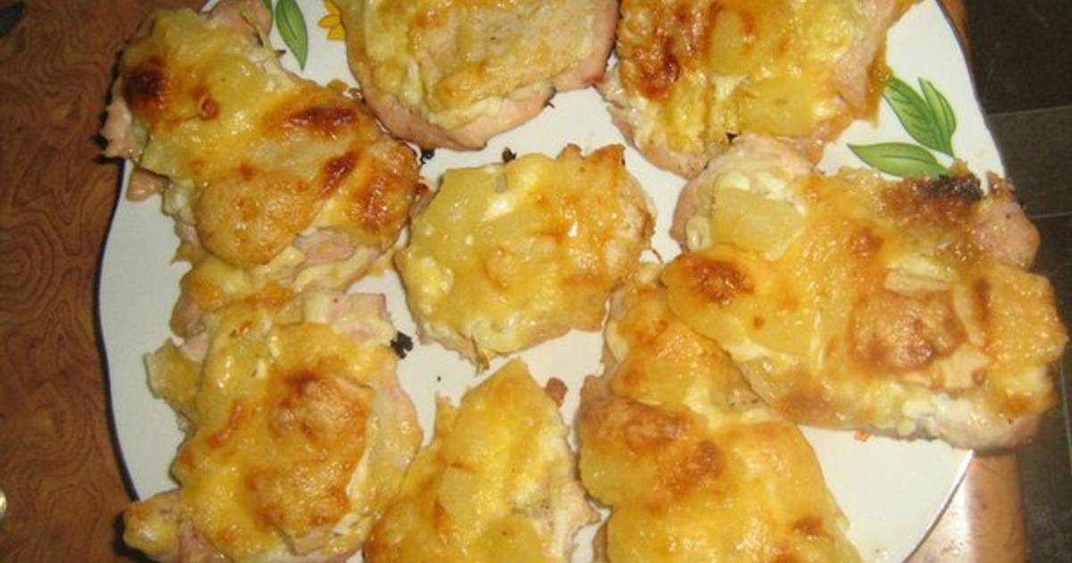 Курица с ананасами пошагово. Грудка с ананасами. Куриная грудка с ананасами. Грудка под ананасами. Куриные куриная грудка с ананасом.