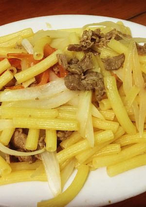 Hình của món Nui xào thịt bò.