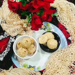 A picture of Till gur laddu 😋 sesame jaggery laddu 😋 😋.