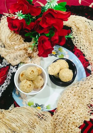 A picture of Till gur laddu 😋 sesame jaggery laddu 😋 😋.