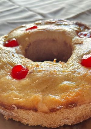 Una foto de Roscas de Pascuas rellenas de pasta de avellana (nut) y nueces