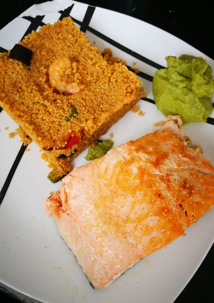 Una foto de Salmón con cuscús