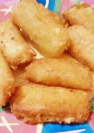 A picture of Cheesy Pizza bread pocket.
