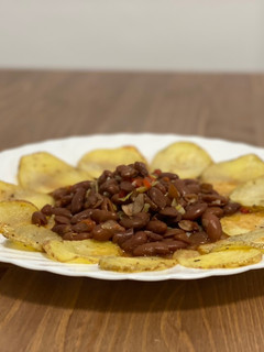 Una foto de Frijoles con papas