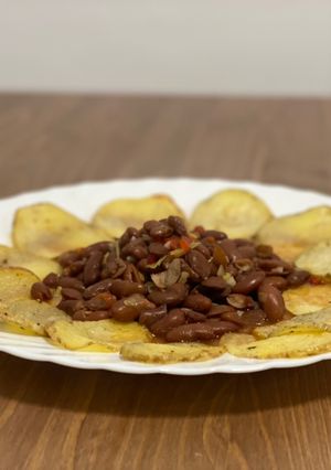 Una foto de Frijoles con papas