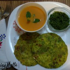 A picture of Paneer stuffed peas parathas and tomato carrot soup.