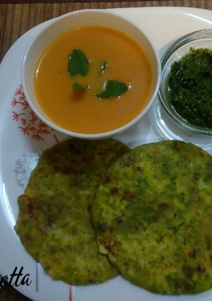 A picture of Paneer stuffed peas parathas and tomato carrot soup.