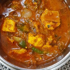 A picture of Paneer do pyaza.