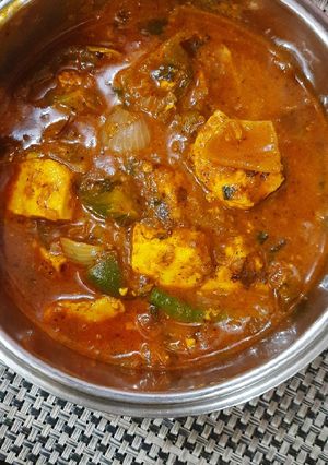 A picture of Paneer do pyaza.