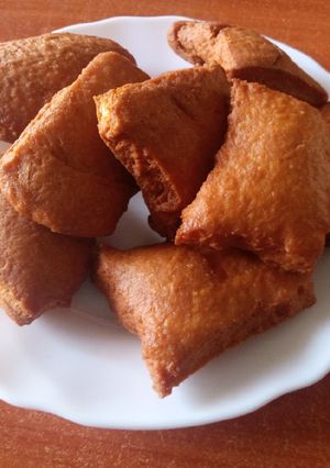 A picture of Crunchy coconut Mandazi.