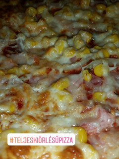 🍕 Teljes kiőrlésű pizzatészta recept fotója