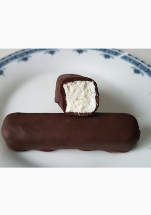 Túródeszert csokival bevonva recept fotója