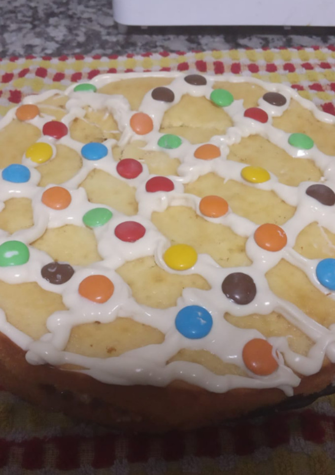 Una foto de Torta de cumpleaños casera (sin aceite)