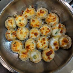 A picture of Mayonnaisse cheese mushrooms.