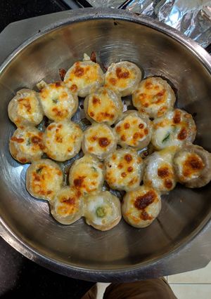 A picture of Mayonnaisse cheese mushrooms.