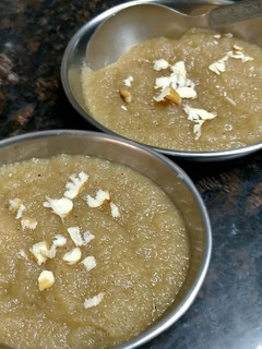 सूजी हलवा (Suji halwa recipe in hindi) रेसिपी मुख्य फोटो