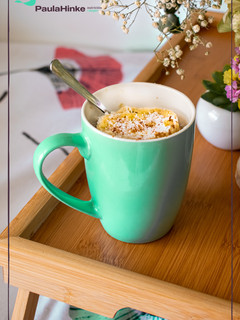 Una foto de Mugcake de manzana, avena y huevo