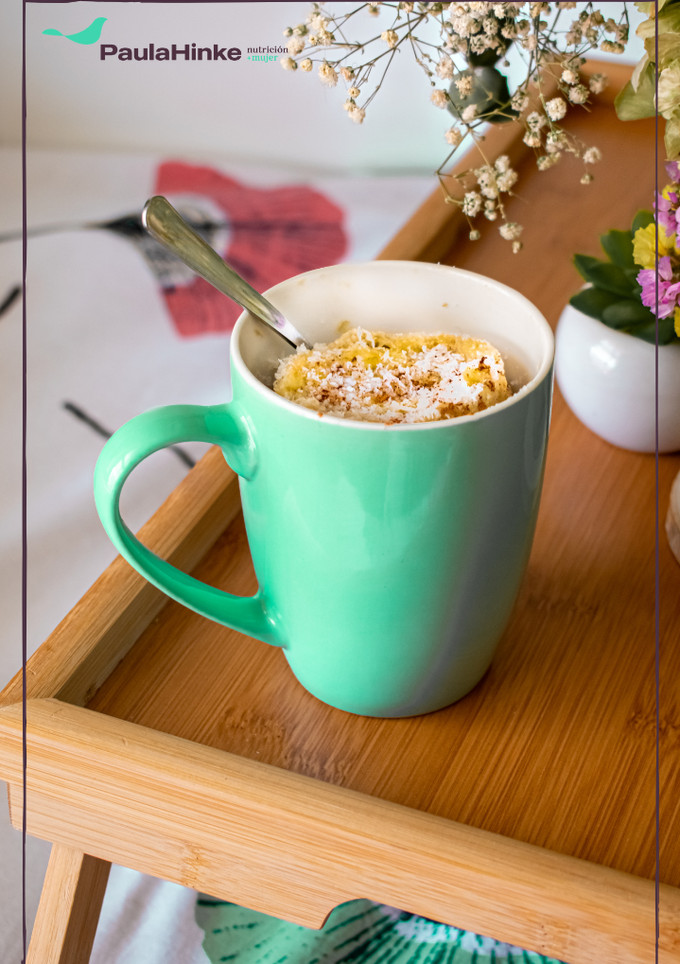 Una foto de Mugcake de manzana, avena y huevo