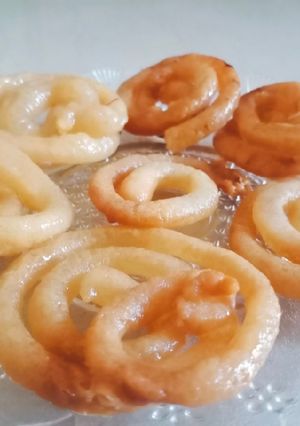 જલેબી (Jalebi Recipe In Gujarati) રેસીપી મુખ્ય ફોટો