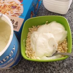 A picture of Cute Rice Krispies breakfast.