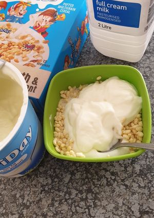 A picture of Cute Rice Krispies breakfast.