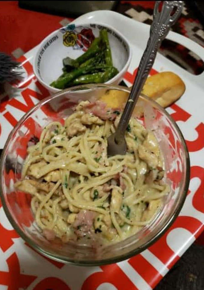 Una foto de Espagueti cremoso con salsa velouté