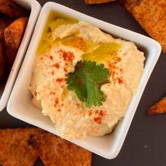 A picture of Garlic hummus.