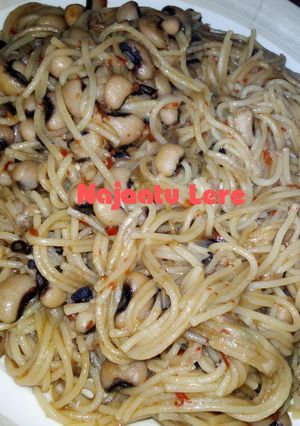 A picture of Spaghetti and beans.