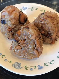 台式油飯-三角飯糰 的食譜成品照片