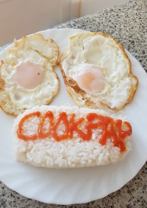Una foto de Arroz con huevos fritos