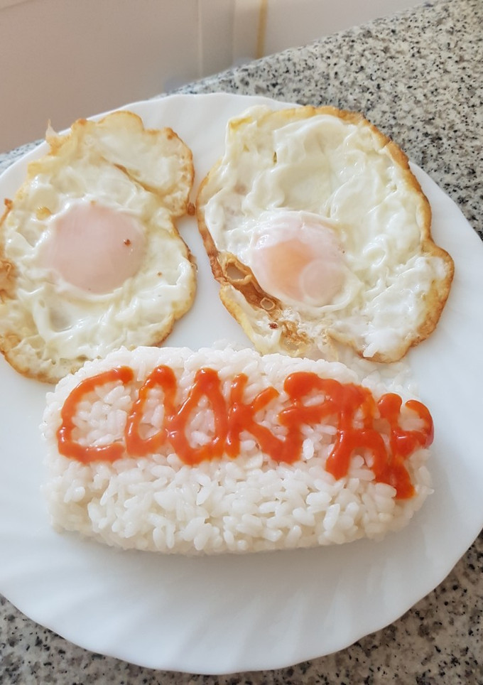 Una foto de Arroz con huevos fritos