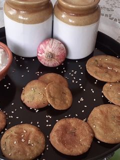 બાજરાની ઢેબરી (Bajra Dhebri Recipe In Gujarati) રેસીપી મુખ્ય ફોટો