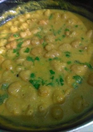 A picture of Kadhi pakoda.