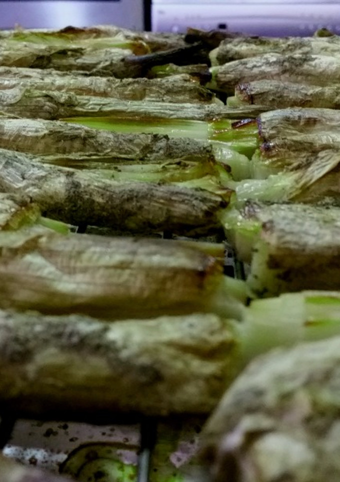Una foto de Calçots al horno