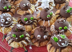 Una foto de Arañitas,🕷️🕷️😍🌺😍Divertidas🤩🌺🤩🕷️🕷️🕷️en Halloween🕷️🌷