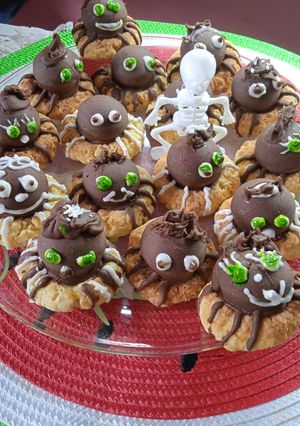 Una foto de Arañitas,🕷️🕷️😍🌺😍Divertidas🤩🌺🤩🕷️🕷️🕷️en Halloween🕷️🌷