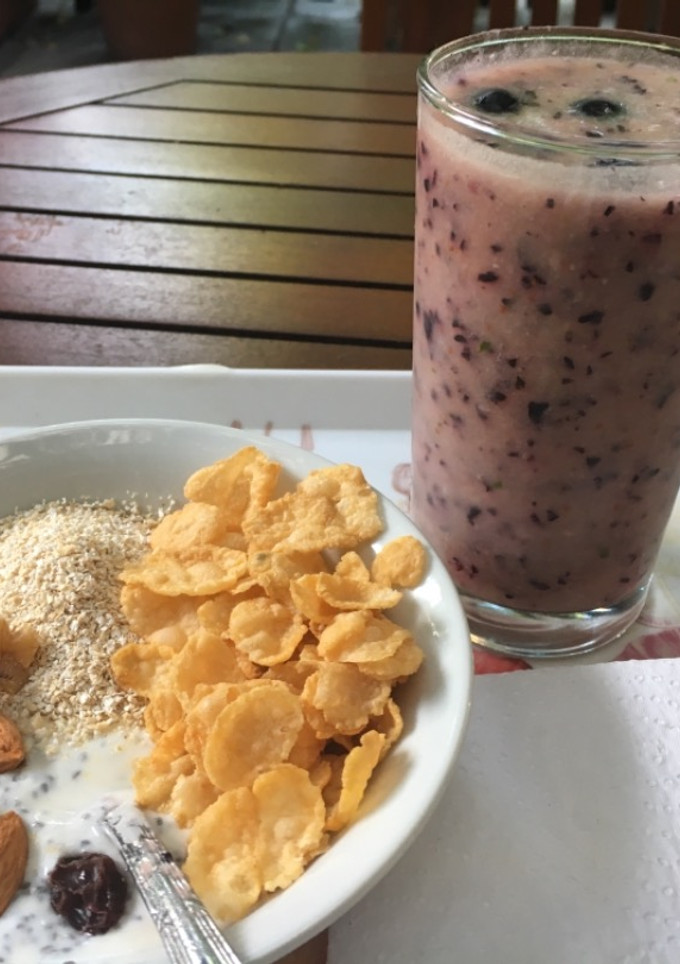 Una foto de Batido para una mañana color de rosa