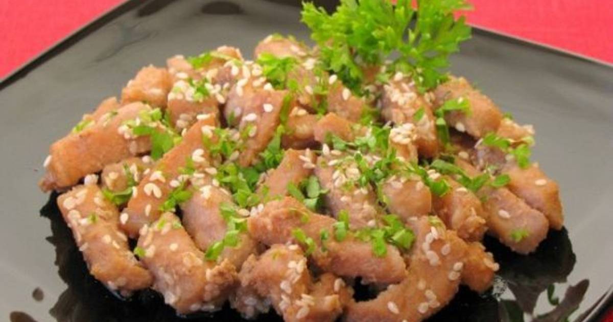 Свинина с кунжутом. Соевое мясо с кунжутом. Мясо с кунжутом и соевым соусом. Мясо в кунжутном соусе.